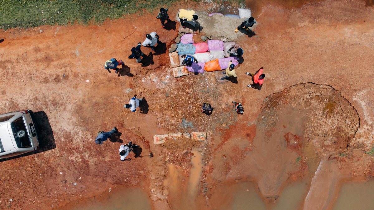 AmnestyTogo's tweet photo. Des cultures endommagées, des poissons morts qui s'accumulent sur la plage et des odeurs nauséabondes, ce sont toutes des plaintes des habitants de Sanyang.
@BarrowPresident
#acw23
#climatejutsicenow
#StandUp4HumanRights
#nairobikenya
#waro https://t.co/uTY1iIcWsF