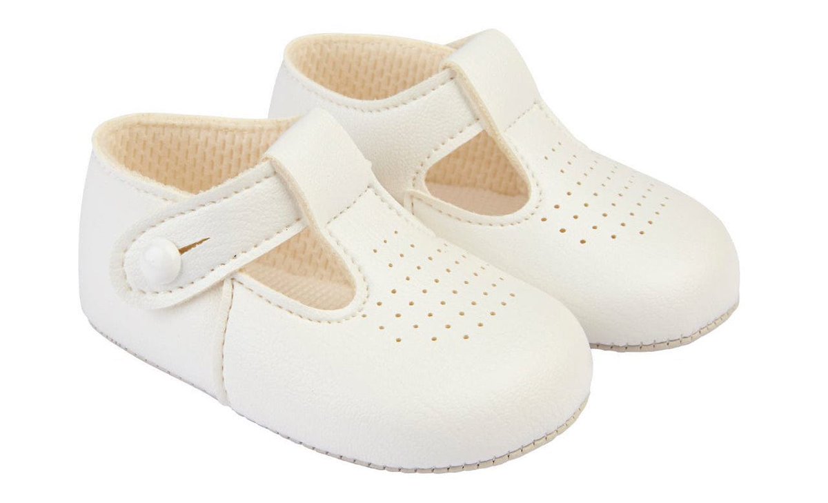 JuniorJungle's tweet photo. Ethan baby shoes in biscuit, sky, navy, and white.
In stock now price £10.00.
https://t.co/EPquNVRN9g https://t.co/Zb6YZs6bhW