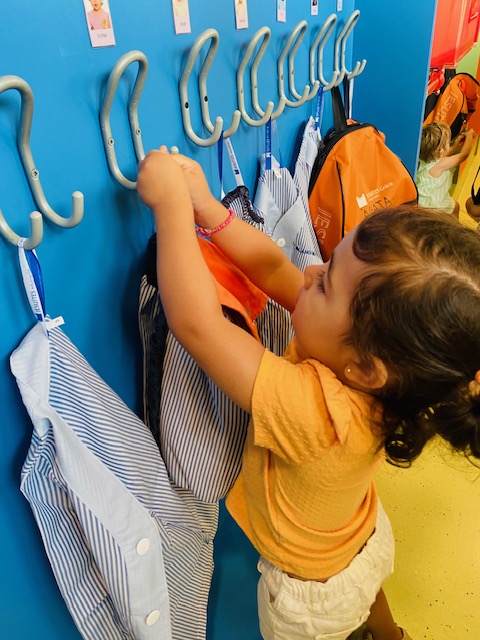 JesuitesEdu's tweet image. 🎒 ⚡ En aquest primer dia del curs, hi ha una barreja d'emocions i unes motxilles carregades d'il·lusió, nervis i alegria.
Des de Jesuïtes Educació us desitgem un molt bon inici del #curs2324!

📷 Imatges de l'escola #JEGràcia.