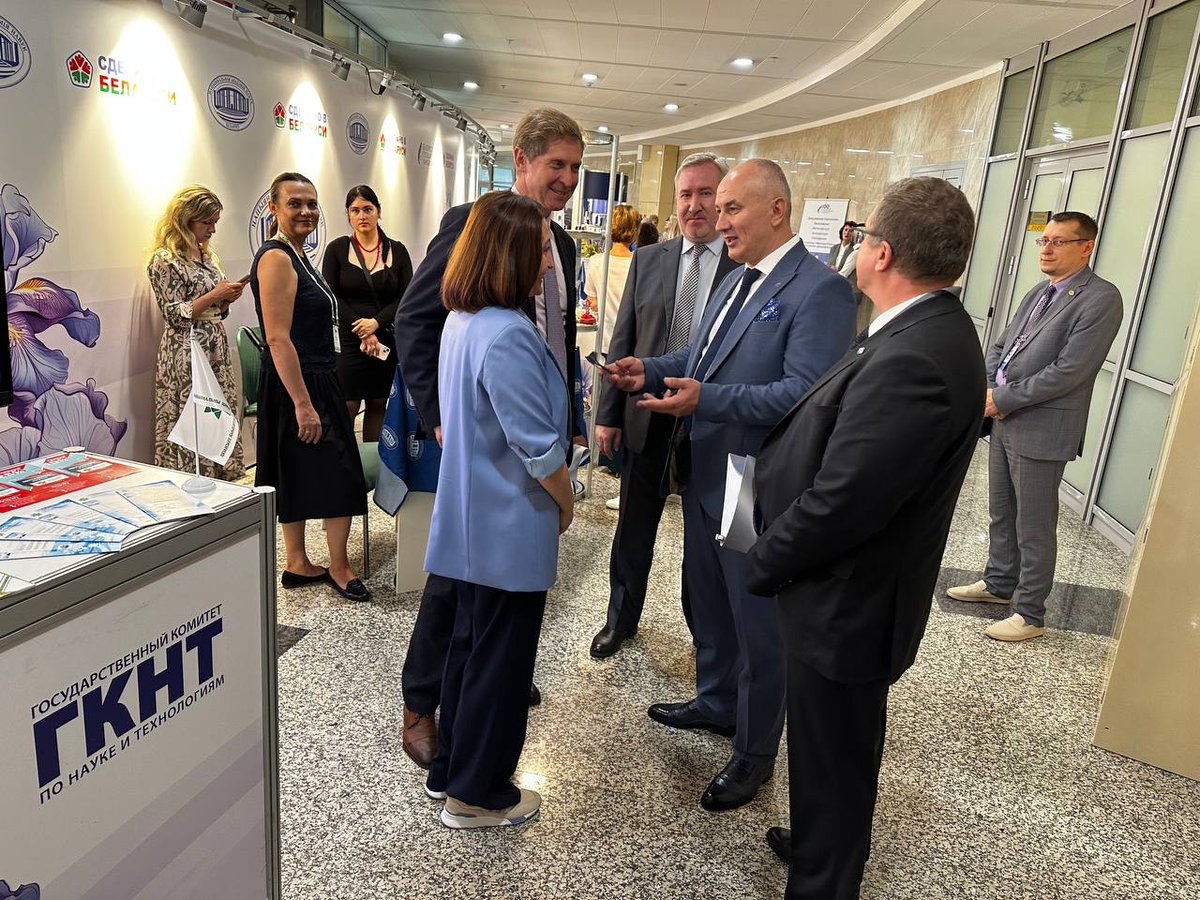SCST_RB's tweet photo. ГКНТ представил коллективный раздел на выставке, приуроченной к Белорусско-узбекскому женскому бизнес-форуму

#ГКНТ #Беларусь #навука #наука #техника #тэхніка #Belarus #SCST #ДКНТ

Больше информации – в нашем Telegram-канале:
https://t.co/V0dzyTu1Tc https://t.co/kyXvEwrzqT