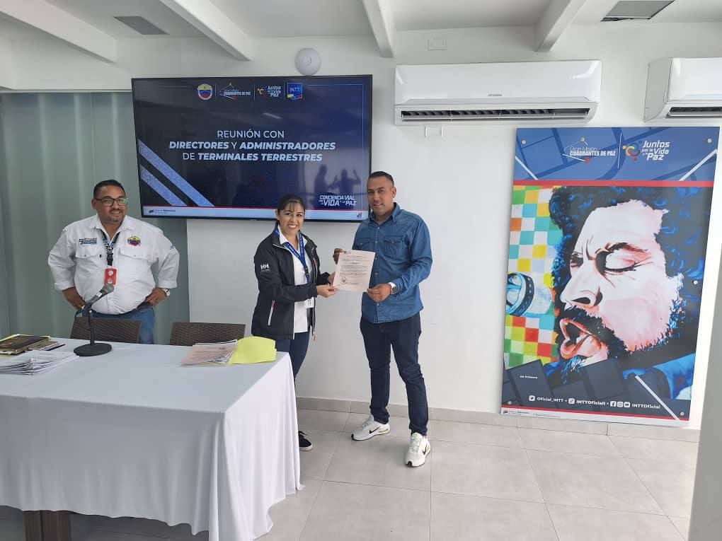 El INTT entregó a la terminal de pasajeros del municipio Roscio Nieves, su licencia de operaciones, lo que indica que podrá operar legalmente y ofrecer sus servicios a la comunidad. Otro logro para el municipio,bajo la gestión de la alcaldesa Sulme Ávila <a href="/sulmeavila/">Sulme Avila</a> <a href="/InttContigo/">INTT 🇻🇪</a>