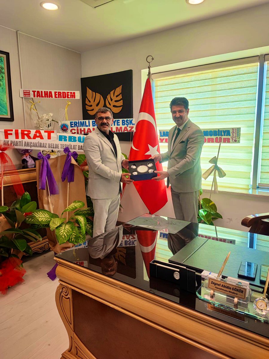 hizmetiselazig's tweet photo. 🛫🛬
Şube Başkanımız ve Yönetim Kurulu Üyelerimiz, Elazığ Havalimanı Müdürlüğüne atanan @AbidinGorur’e makamında hoşgeldin ziyaretinde bulundular. 
@hizmetiselazig olarak Elazığ Havalimanı Müdürlüğüne atanan Sayın GÖRÜR’e yeni görevinde başarılar dileriz. https://t.co/YskBwP9JrR