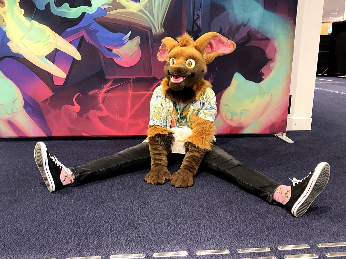 Sit
#Eurofurence27 #eurofurence 
📸 <a href="/souvillaine/">Souvillaine</a>