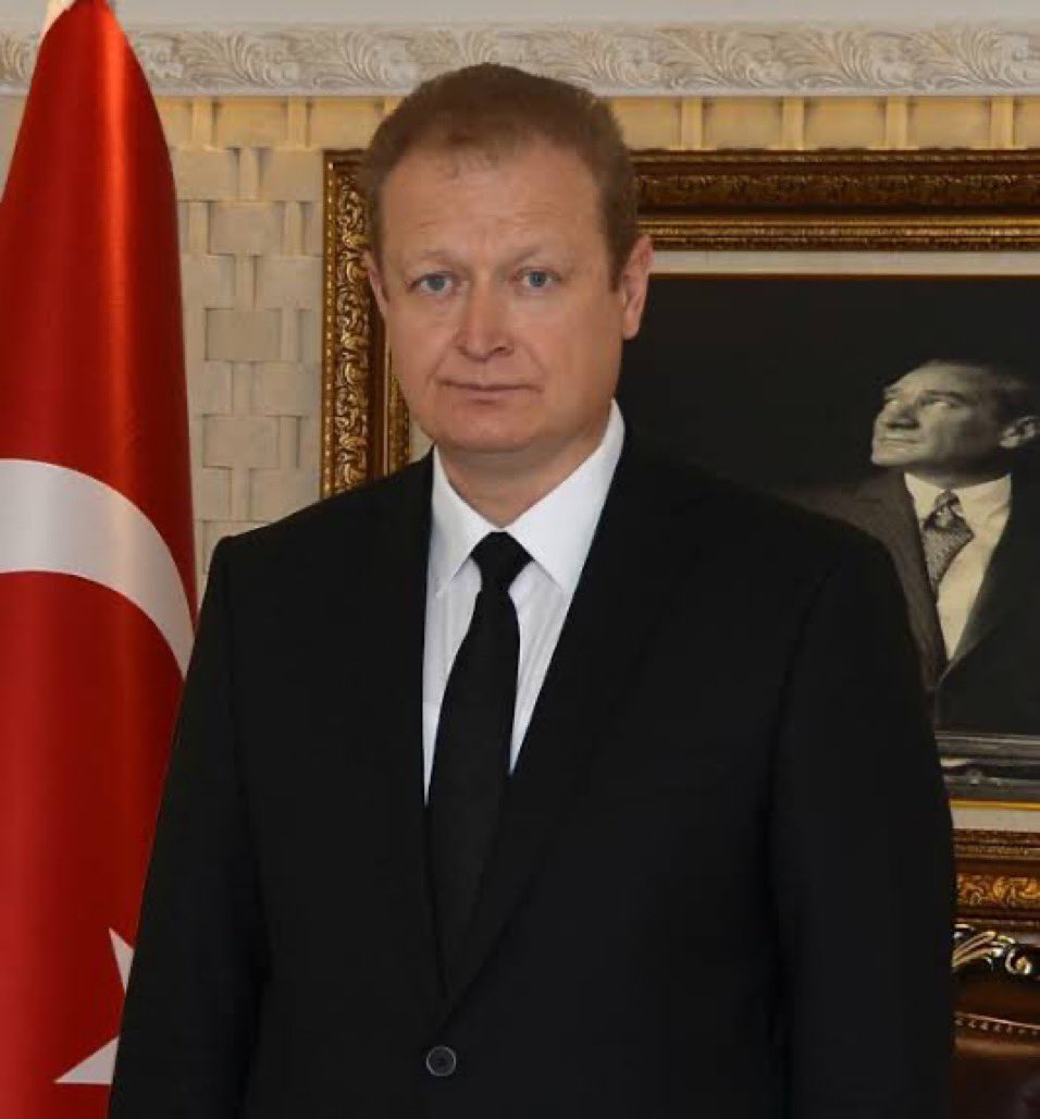 İnna lillahi ve İnna İleyhi Raciun. 

Kıymetli meslektaşımız, meslek büyüğümüz , güzel insan Trabzon Eski Valisi Yücel Yavuz rahmet-i rahmana ulaştı. 

Rabbim ailesine ve sevenlerine ve mülki idare camiasına sabırlar versin, mekanı cennet, makamı ali olsun inşallah.