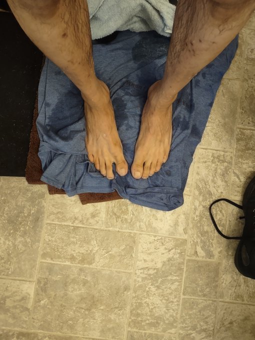 I did not always love my feet.  I do now.  Been a minute...getting back into solo hairy twinkly daddy<a href="/tag/dad"class="tags"><span>#dad</span></a><a href="/tag/twink"class="tags"><span>#twink</span></a><a href="/tag/contentcreator"class="tags"><span>#contentcreator</span></a><a href="/tag/feetcontent"class="tags"><span>#feetcontent</span></a><a href="/tag/men"class="tags"><span>#men</span></a>
