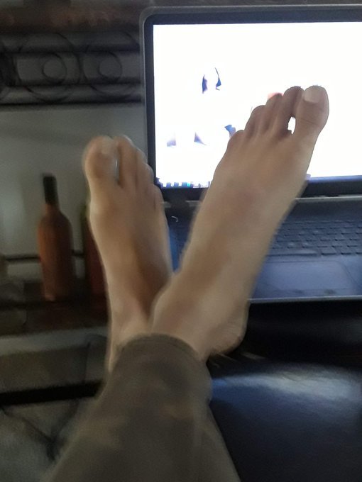I did not always love my feet.  I do now.  Been a minute...getting back into solo hairy twinkly daddy<a href="/tag/dad"class="tags"><span>#dad</span></a><a href="/tag/twink"class="tags"><span>#twink</span></a><a href="/tag/contentcreator"class="tags"><span>#contentcreator</span></a><a href="/tag/feetcontent"class="tags"><span>#feetcontent</span></a><a href="/tag/men"class="tags"><span>#men</span></a>
