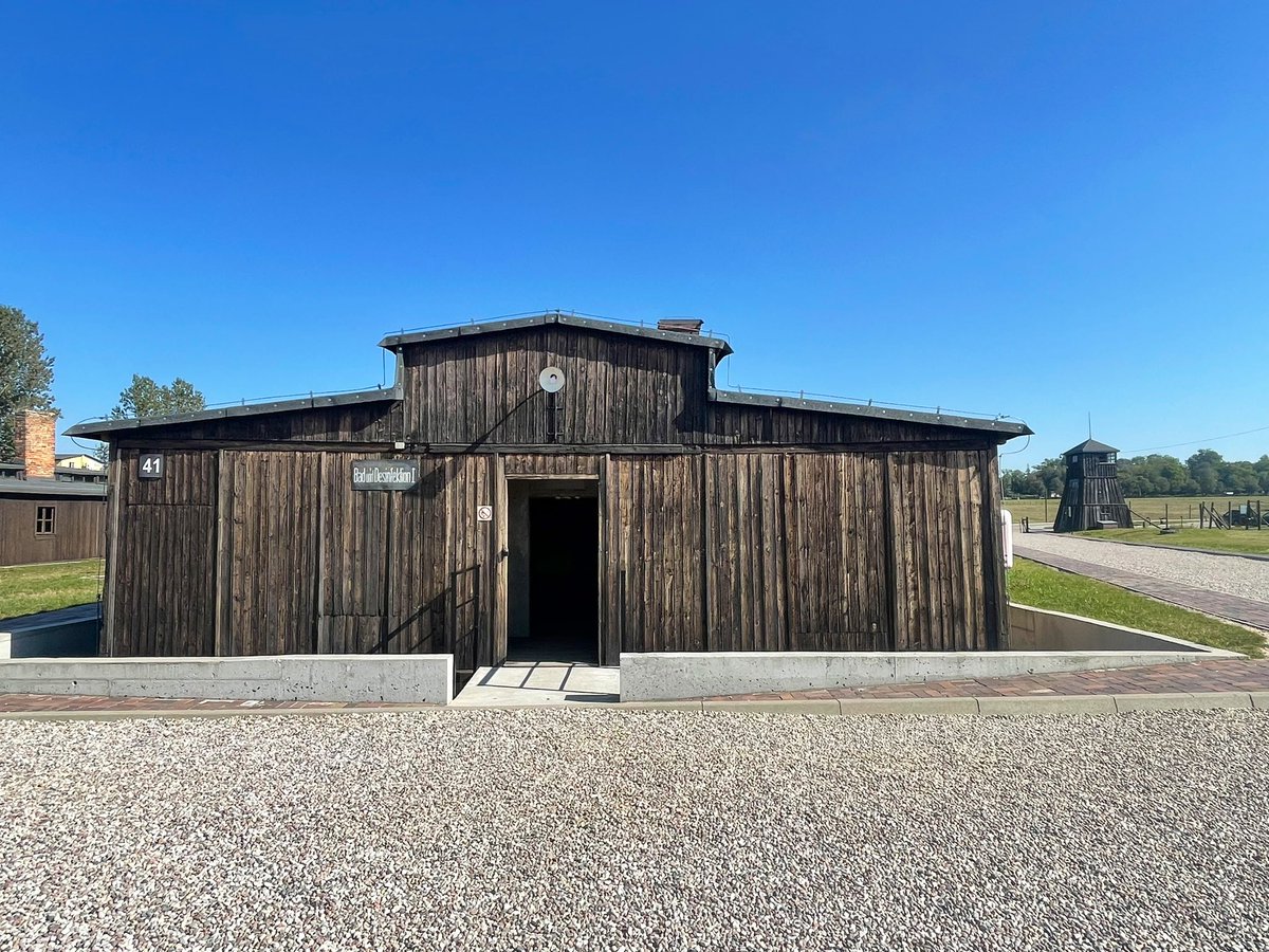 ✡️Conmovedor el Museo del Campo de Concentración Majdanek.
Fue uno de los primeros en ser liberados x los soviéticos en 1944 y, como los nazis no tuvieron tiempo de desmantelarlo, los edificios están muy bien conservados y resulta desgarrador recorrerlo. #PoloniaDesconocida