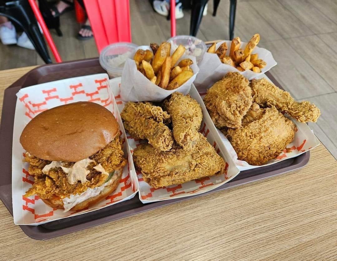 MalaysianFoods's tweet photo. Bye2 KFC dengan Mcd!! 

Dengan ini, hotbird katanya dinobatkan ayam paling sedap. Yang pernah try tu tau lah rasa dia macam mana, memang 10/10

Dia punya juicy memang extreme habis, rangup pedas2 dia perfect,. tengok gambar pun dah terliur

📌 Hot Bird, Petaling Jaya https://t.co/VGx6Bor2A5