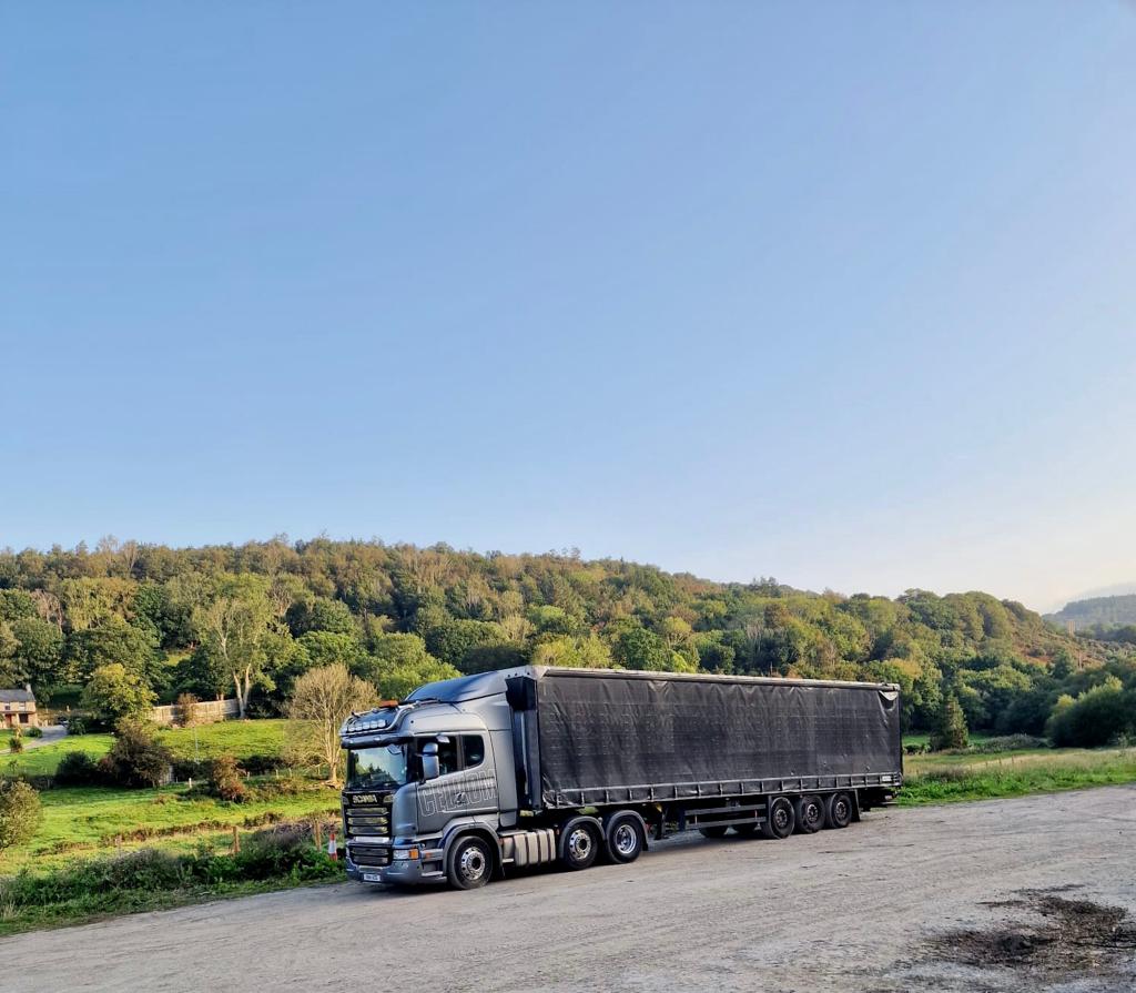 CelkomL's tweet photo. This weather creates amazing backdrops - Stunning weather = Stunning views 🖤🌳☀️👌
#celkom #pallettrack #stunningweather #noclouds #stunningviews #anyload #anylocation #proud https://t.co/1AvwdcuuN1