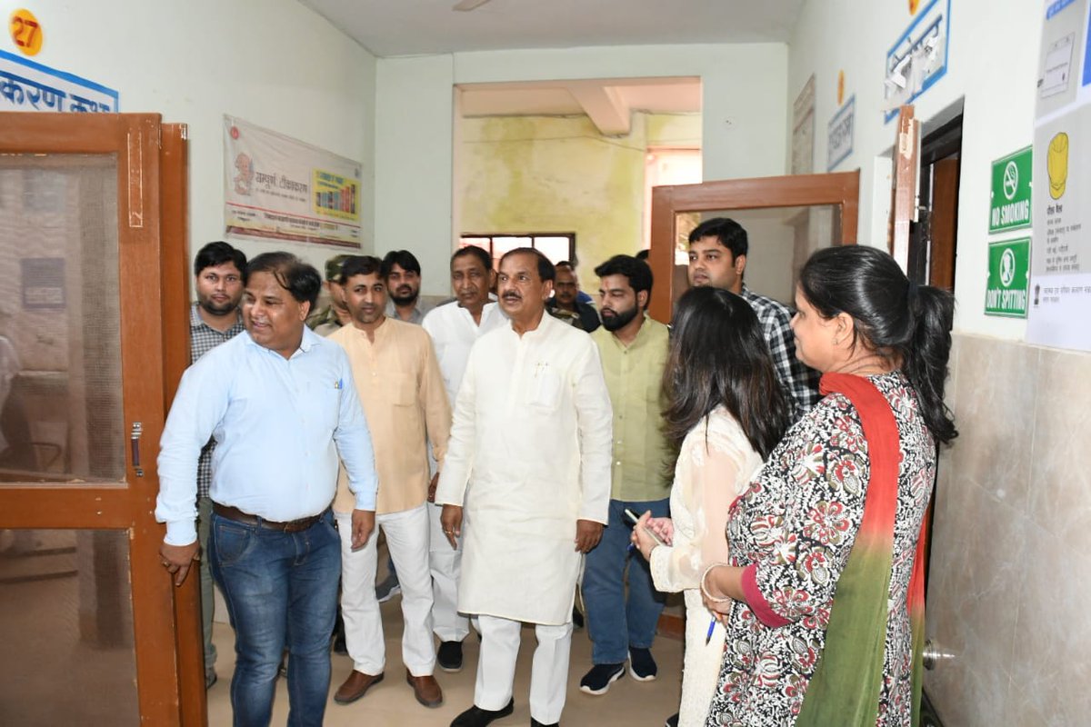 dr_maheshsharma's tweet photo. अपने संसदीय क्षेत्र गौतमबुद्ध नगर के विसरख विकास खंड स्थित सामुदायिक स्वास्थ्य केंद्र का मा. विधायक श्री @tejpalnagarMLA जी के साथ निरीक्षण किया। https://t.co/ZDd87piN4g