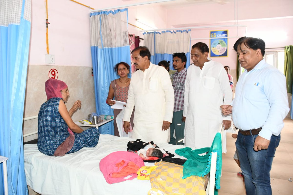 dr_maheshsharma's tweet photo. अपने संसदीय क्षेत्र गौतमबुद्ध नगर के विसरख विकास खंड स्थित सामुदायिक स्वास्थ्य केंद्र का मा. विधायक श्री @tejpalnagarMLA जी के साथ निरीक्षण किया। https://t.co/ZDd87piN4g
