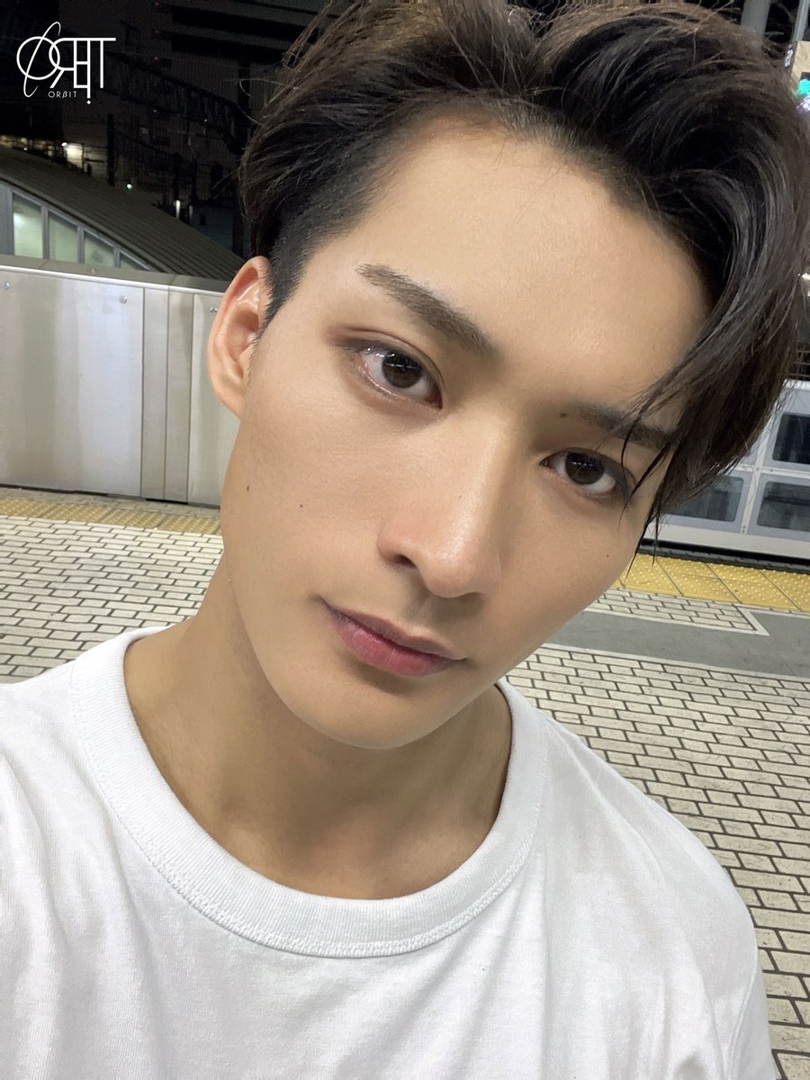 orbit5_ofcl's tweet photo. こんばんは✌️

人差し指第一関節くらいまでなら
ほっぺに収納できます。

#TOMO 
#ORβIT 
#EαRTH https://t.co/rtTUWJDi4Q