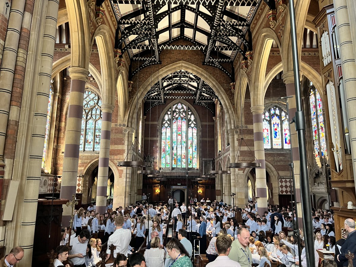music_rugby's tweet image. It's getting exciting..... the whole school gather in Chapel to sing! @RugbySchool1567 #wholepersonwholepoint