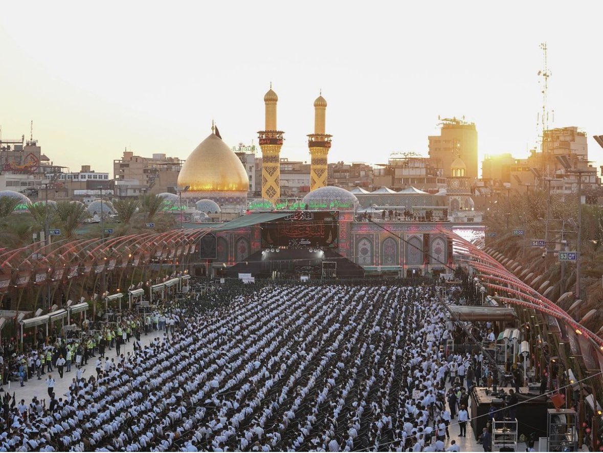 AliRadhawi's tweet photo. Some burn the Quran, others place the Quran on spears. The Shia choose to put the Quran on top of our heads ❤️

Beautifully captured on Arbaeen! 
#Karbala #Arbaeen2023 https://t.co/uTHAeLZ5Pm