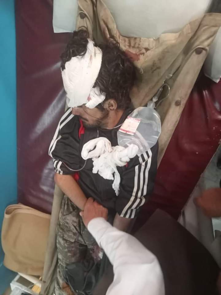 qazisabah09's tweet photo. As per the sources, One soldier of Chitral scouts died and 6 were seriously injured.
@ARYNEWSOFFICIAL
@ARYSabirShakir @geonews_urdu
@BOLNETWORK @humnews_urdu
#Savechitral #chitralattacked #chitral https://t.co/IWFv4RTIYO