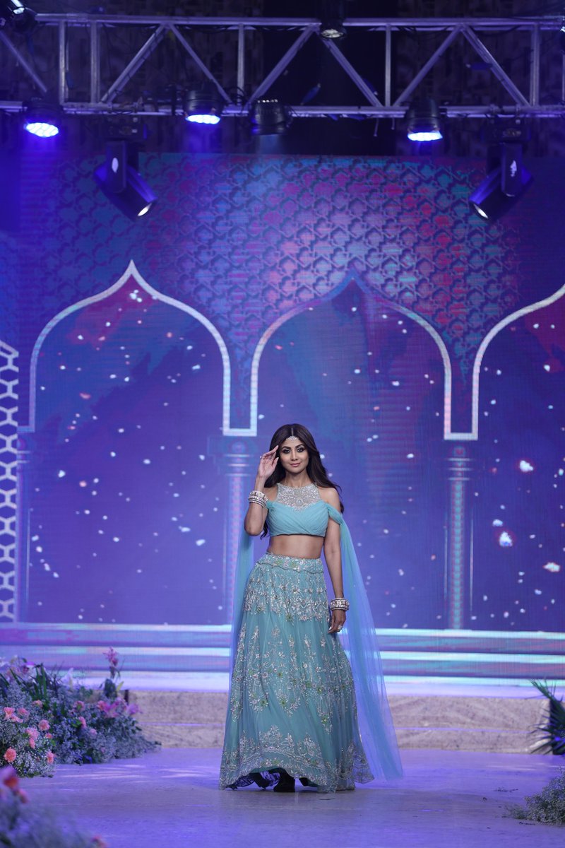 one_Infinite11's tweet photo. "Wedding Diaries by Hilton "
#doubletreebyhiltonagra
Designer : #aslamkhancouture
Shows Stopper : @TheShilpaShetty 
Event Managed By :@one_Infinite11
Shoes By : @TheOrohLife
Show Curated by : @shyamnz
Supporting Partner: @SpeedMotorwagen
#oneinfinite https://t.co/qcDycwYNiZ