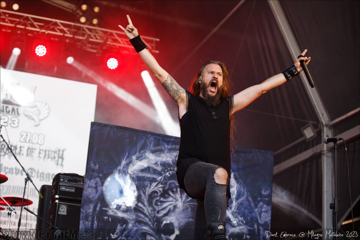 DarkEmbraceBand's tweet photo. 🇵🇹 Muito agradecidos pelas fotos! ShowMeYourMetal & Hugo Miguel Delgado 🤘
#darkembrace #darkheavymetal #metalheads #milagremetaleiro #showmeyourmetal @massacrerec https://t.co/8Z0Bw8TgBa