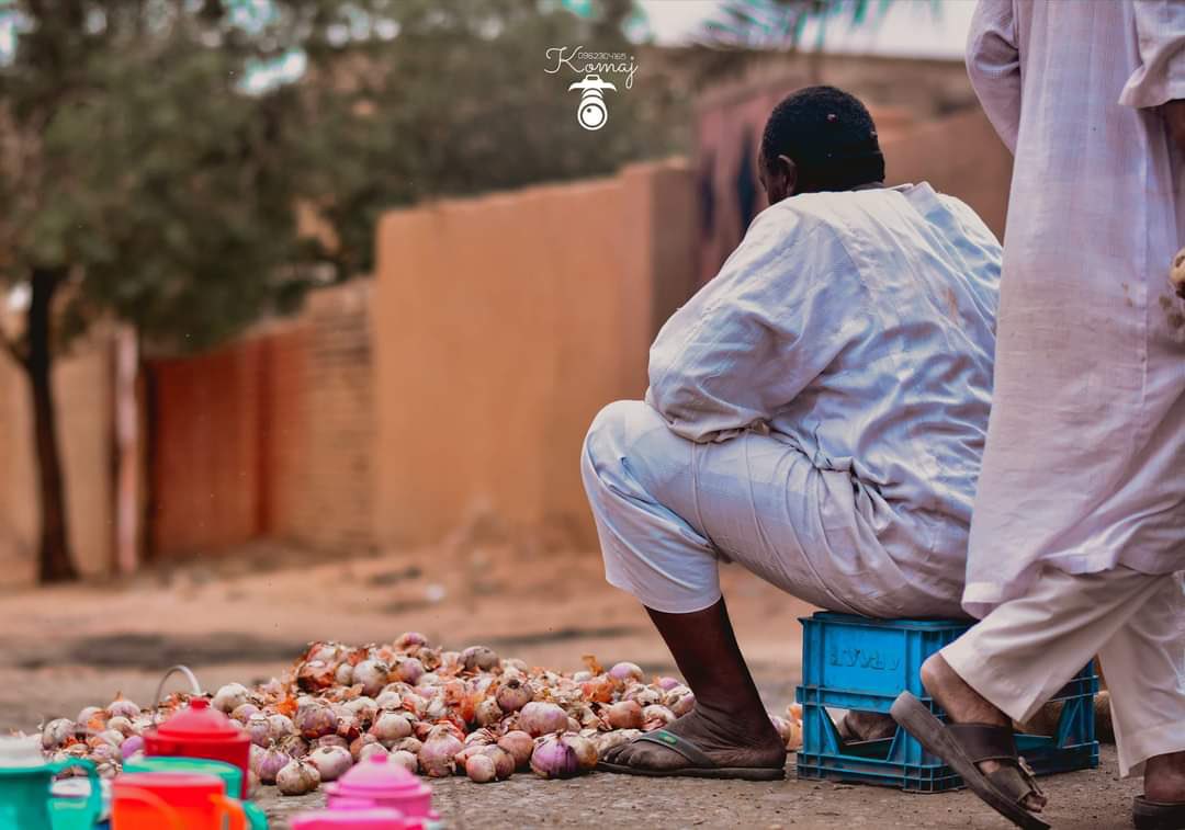 السلام عليكم
اهلنا في شمبات عاملين مطبخ مركزي بجهزو فيهو الاكل لي ناس الحلة
ابسط حاجة الزول ممكن يعملها انو نساعدهم بي تبرعات 
الحابي يشارك يرسل في حساب بنك الخرطوم باسم محمد عبدالله الهاشمي:
1534736