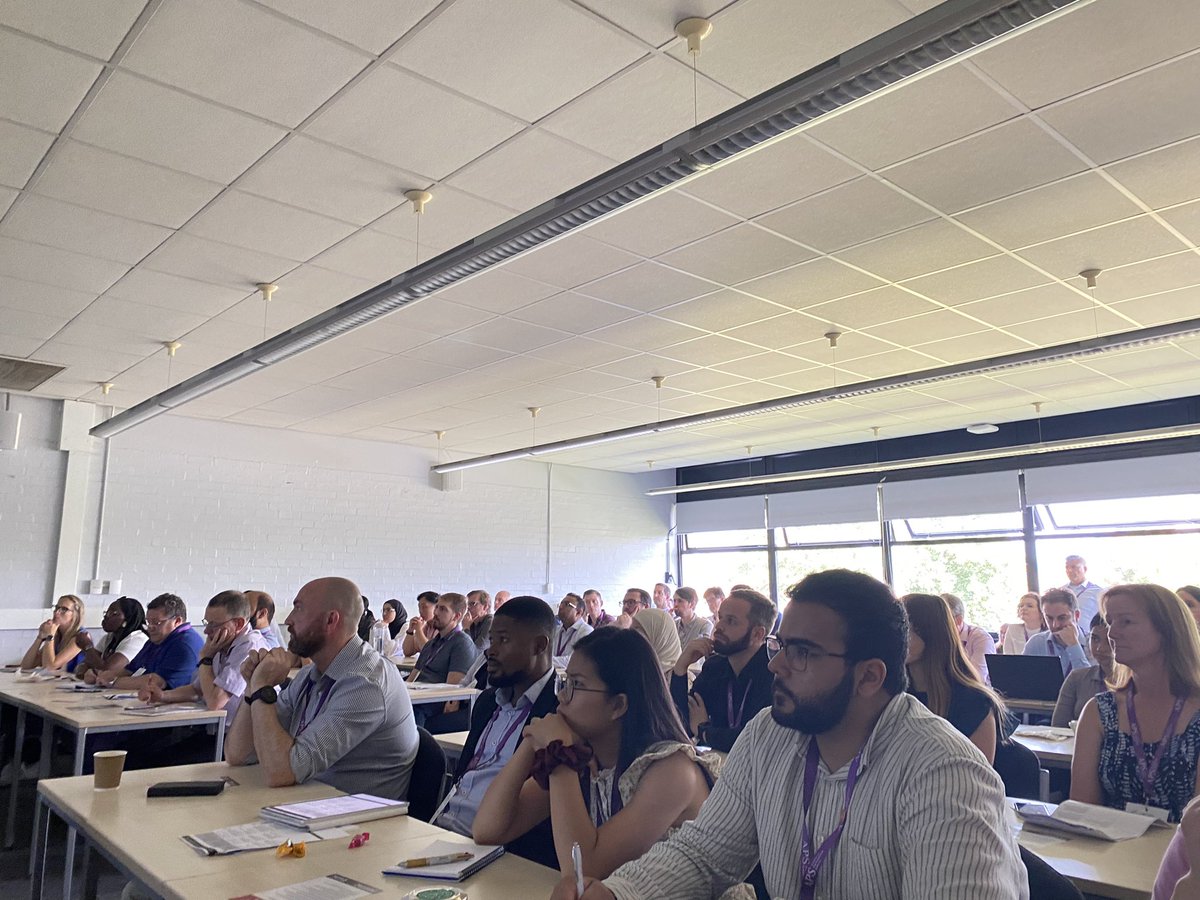 A full house for the <a href="/UKICRS/">UKICRS</a> computational methods session <a href="/APS_PharmSci/">Academy of Pharmaceutical Sciences</a> PharmSci2023! Also a great talk by <a href="/K_Shankland/">Kenneth Shankland</a> to start us off 👍🙂