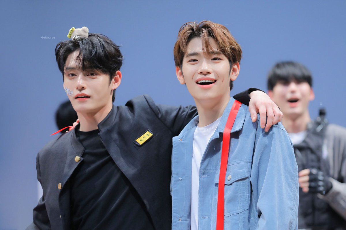 230826 사운드웨이브 팬사인회

#ZEROBASEONE #제로베이스원 #ZB1 #김태래