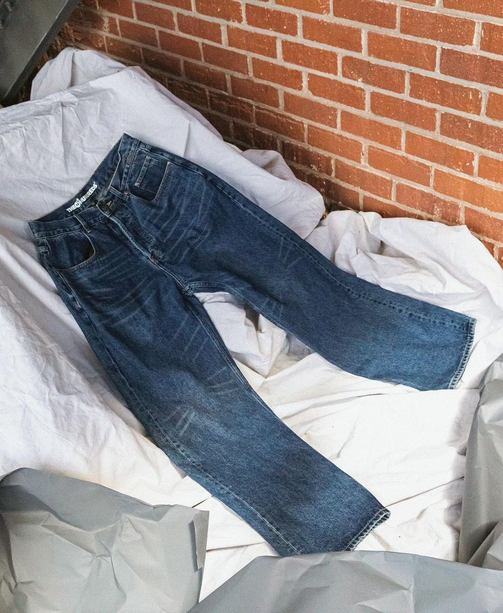 Capsul__'s tweet photo. The kind of blues we like in our life 👖 
Cop the Larchmont Denim for LA based streetwear clothing icon @thehundreds https://t.co/iqBNSYv9Hb
