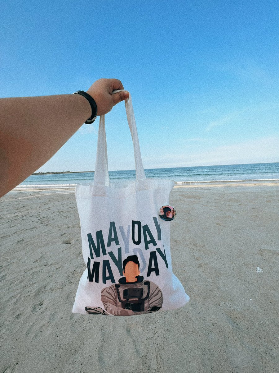 cleyeol61's tweet photo. Spent my birthday leave decluttering my stuff, getting a haircut, grabbing some banh mi &amp; my free birthday coffee from Starbucks, and chilling at the beach. 😊 https://t.co/5RypPdSHZ6