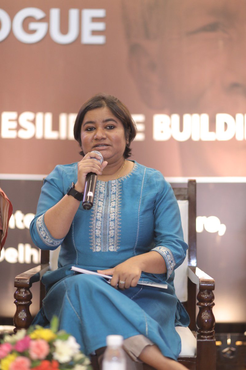 🌟 Lee McQueen, Chairperson of @Sphere_India , spoke at #NationalDialogueonResilience 'The case stories of resilience crafted by IGSSS are profoundly inspiring, radiating a brilliant spark of transformation. Truly remarkable to witness vulnerable women igniting positive change”
