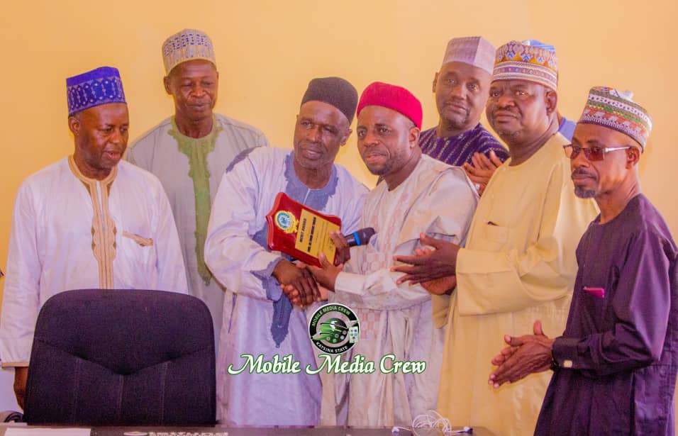 ktwaterboard's tweet photo. Hassan Usman Katsina Polytechnic, College of Engineering Department of Mechanical Engineering. 
Send off ceremony in Honor of Engr. Dr. Tukur Hassan Tingilin (Managing Director Katsina State Water Board) 
The Department of Mechanical Engineering presented the Merit Award. https://t.co/9zHqnzPo7I