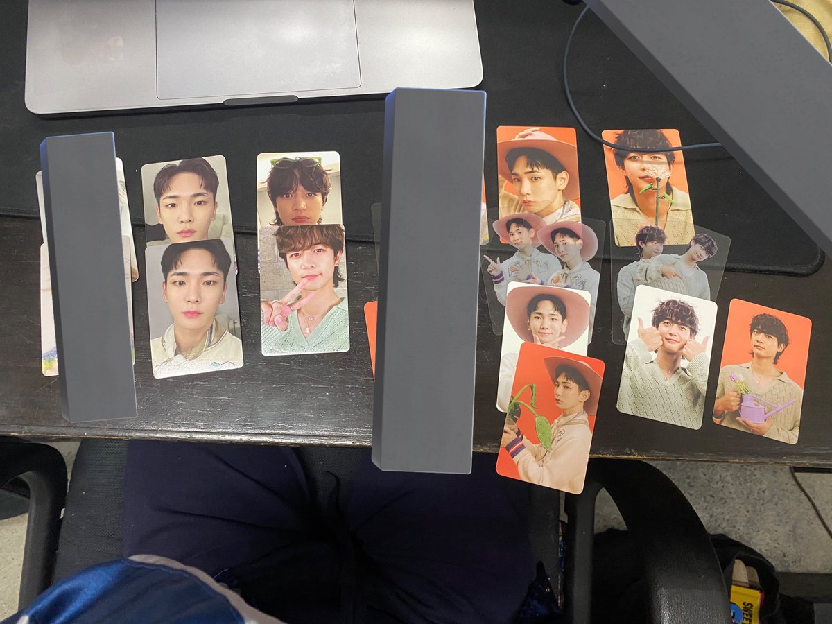 pinguring's tweet photo. WTS LFB SHINee PH

Seasons Greetings 2023 photocard set
Php 600/member set

Available member sets:
- Key
- Minho

Inclusions per member set:
- Photo card pack (6 clear PCs + 6 pcs)
- Cereal box pcs (3 pcs)
- SMTOWN&amp;STORE POB (6pcs)

📍 Ortigas
💵 GCash
🚗 Grab/Lalamove https://t.co/mmfDkPUgrF