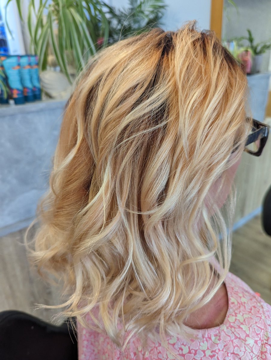 headmasters_ltd's tweet photo. Getting from a build up of vibrant red to a gorgeous creamy blonde is a time consuming process, but so worth it! 🤩🪄✨😍
#aveda #avedaartist #avedacolour #avedablonde #blondehair #blondeambition https://t.co/edZ59eJPH8