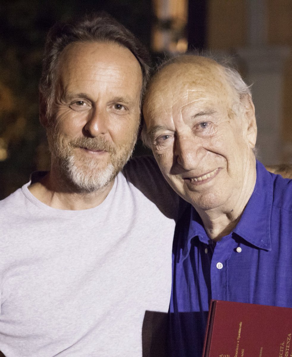 Giuliano Montaldo ci ha appena lasciato ♥️ Le sue opere continueranno a illuminare i proiettori di tutto il mondo, ma la sua gentilezza e le sue barzellette mancheranno ogni giorno.
Un grande abbraccio a Vera, la famiglia e <a href="/francebruni/">Francesco Bruni</a>. Ciao Giuliano!
#GiulianoMontaldo