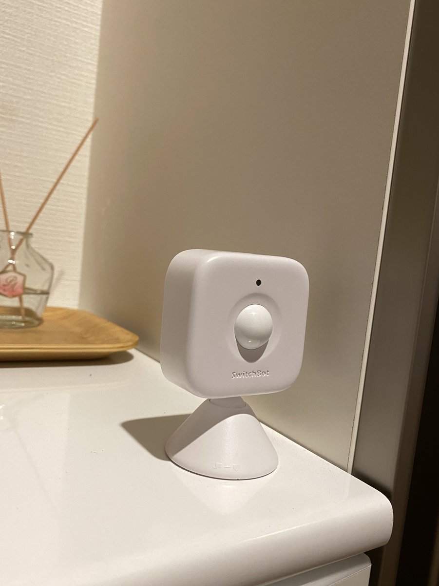 nichicollon's tweet image. Switchbotの人感センサーとボットを買ってみた！
玄関にセット。

帰ってきたら明るい玄関になる…はず！（まだ外から帰ってきたことがないので😅）

 #Switchbot