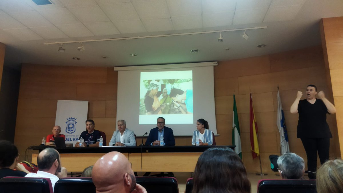 🔵 El concejal de Servicios Sociales, Familia y Accesibilidad, José Manuel Moreno, ha participado junto a la concejala delegada de Deportes y Juventud, María de la O Rubio, en la presentación de la quinta edición de "La Vuelta de Andalucía en Silencio"🚴