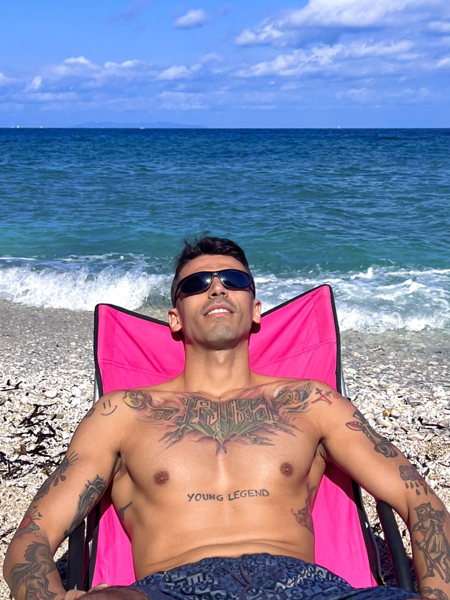 SerchoUfficiale's tweet photo. STO TUTTO MALINCONICO domani a mezzanotte fuori ovunque. Lascia un cuore qui sotto ❤️💬 su Instagram ho pubblicato l’anteprima 
#Sercho https://t.co/3V9BZApogY