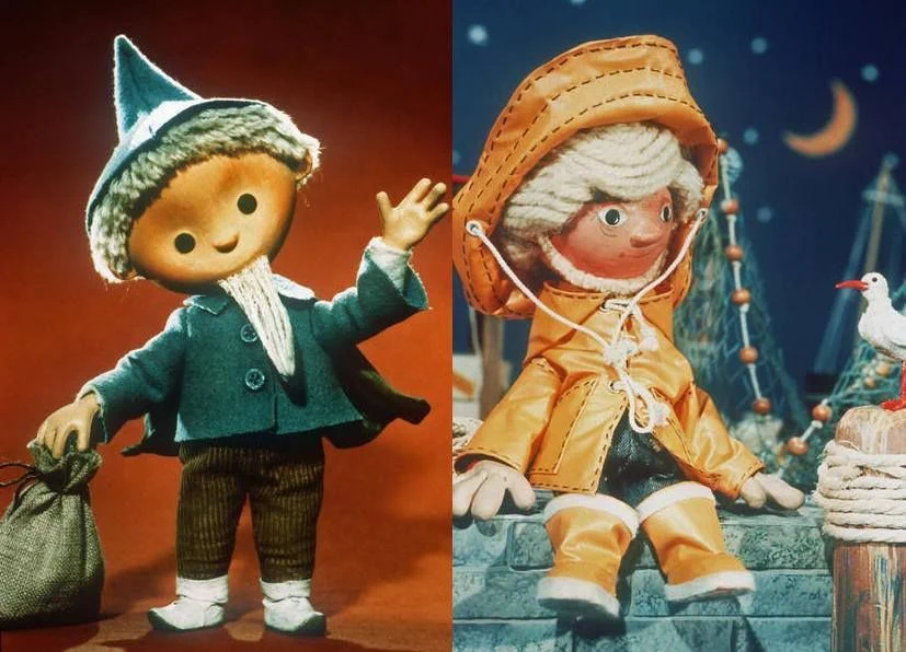 Yosoycorra's tweet photo. Quizás una de mis historias favoritas sobre Berlín sea cuando La Guerra Fría enfrentó a dos muñecos:

El Sandmann del este contra el Sandmann del oeste.

Durante años se enfrentaron hasta que uno acabó con el otro.

Hoy, en #Berlinespobreperosexy Redux, "solo puede quedar uno" https://t.co/GPyfdJ2SP9