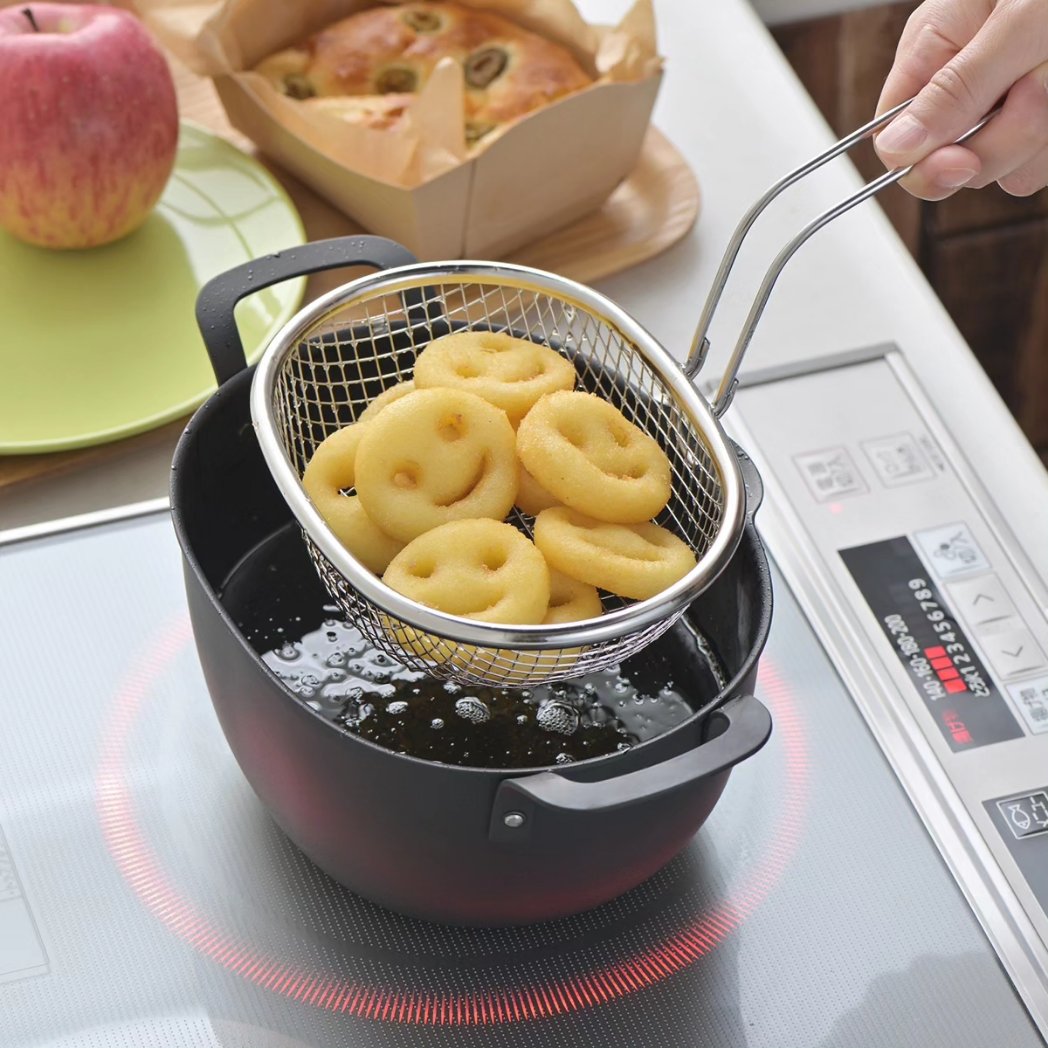 YoshikawaJP's tweet photo. 新商品!
aikataの揚げ鍋に使えるフライヤー!美味しい頃合いを逃さず、サッと上げられて便利です😋
aikata / アイカタ ステンレス揚げザル 2,750円税込
https://t.co/wLraOj1vsN
#aikata #アイカタ #揚げ物 #燕三条 #日本製#yoshikawa #ヨシカワ #料理好きな人とつながりたい https://t.co/EInXfYokIr