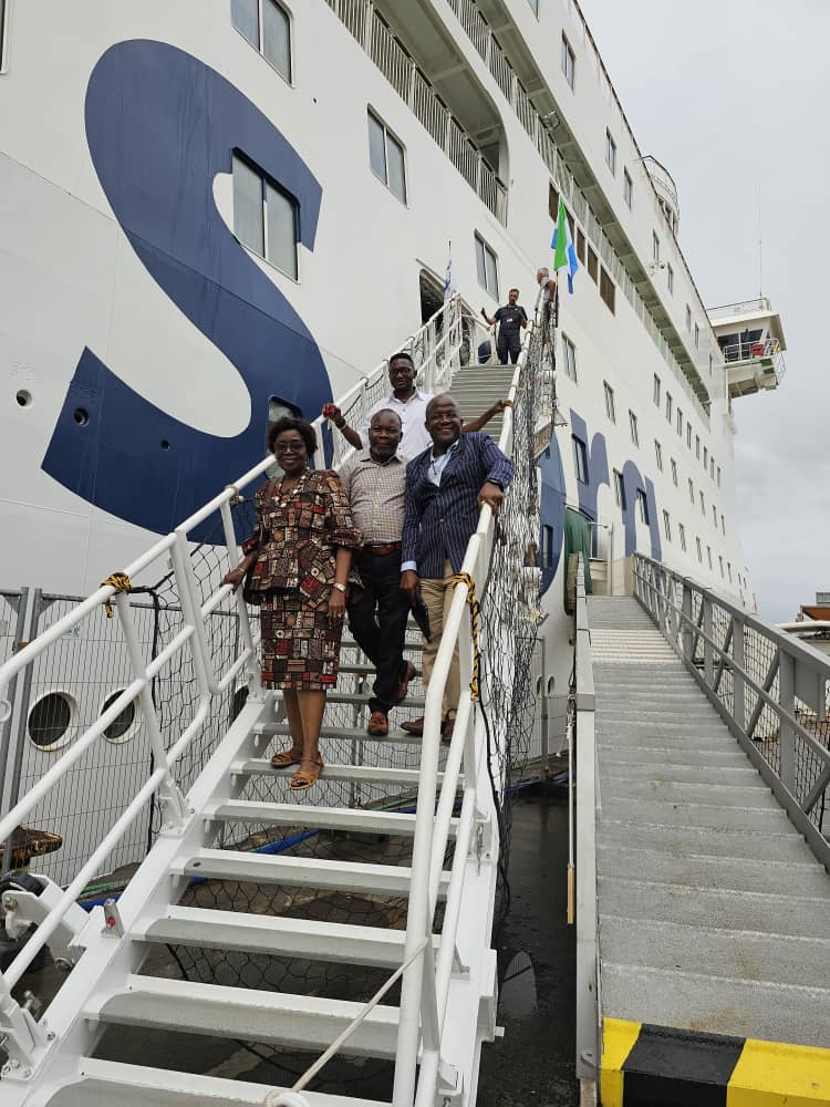 uslthc1's tweet photo. On Tuesday, 5th September, Dr. Sonia Spencer, Chairperson;  @Prof_Oluwadiya, Ag. Chief Medical Director; and  Dr. Adekunle Kazeem, #HoD #familymedcine, represented the #USLTHC at the Partners Welcome Event organized by @MercyShips, to learn about their work and tour of the ship. https://t.co/94fQUVLBQE