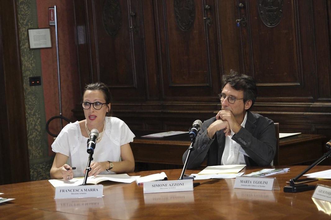 Francesca Marra e Simone Azzoni hanno presentato la VI edizione del Festival Internazionale di Fotografia Grenze-Arsenali Fotografici.

Puoi rivedere la registrazione su
 👉 youtube.com/live/o2FjeHalB…

Noi siamo pronti e vi aspettiamo!