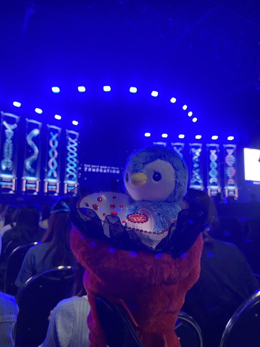 chompiinks's tweet image. ⠀⠀⠀ 。　♡ 。　　♡。　♡。
        ♡。　＼　　｜　　／。　♡
 :¨·.·¨:
  `·. #ZENERATIONinBKK  - #더보이즈

        ♡。　／　　｜　　＼。　♡
          。　♡。 　　♡。　　♡。