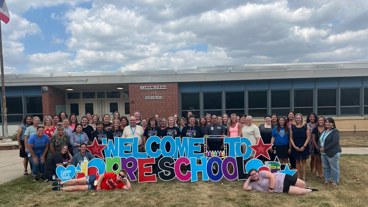 MitchellDMPS's tweet photo. Successful Open House yesterday welcoming students and their families to our Mitchell School Family. Can’t wait for our first day of Preschool on Thursday! @DMPrek @DMschools https://t.co/1CA0JrIAbB