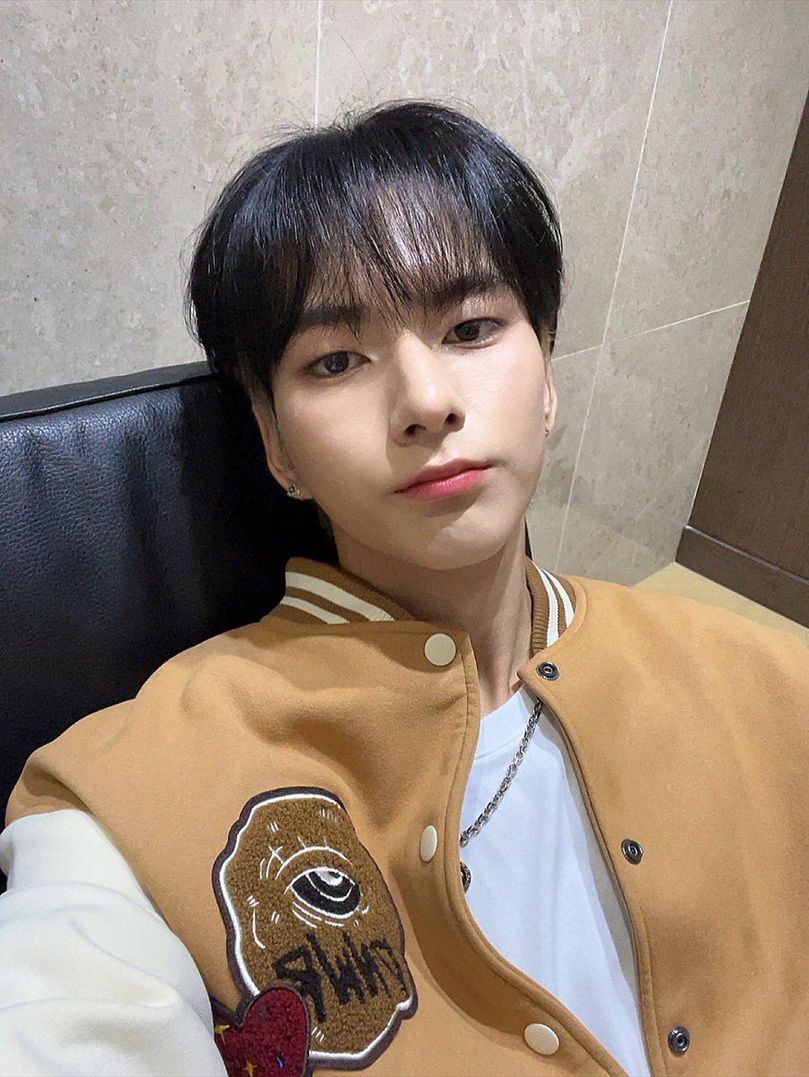 XH_official tweet picture