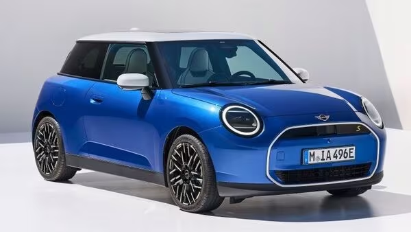 HTAutotweets's tweet photo. IN PICS | New MINI Cooper EV debuts with purely electric powertrain
The fifth-generation #MINICooperEV adopts a minimal exterior and interior design for a powerful presence. @MINI
https://t.co/WflqYyzmo5 https://t.co/ZVyheDfggX