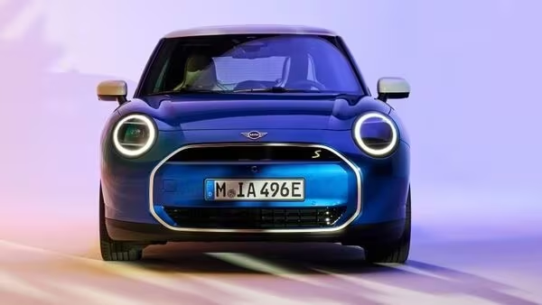 HTAutotweets's tweet photo. IN PICS | New MINI Cooper EV debuts with purely electric powertrain
The fifth-generation #MINICooperEV adopts a minimal exterior and interior design for a powerful presence. @MINI
https://t.co/WflqYyzmo5 https://t.co/ZVyheDfggX