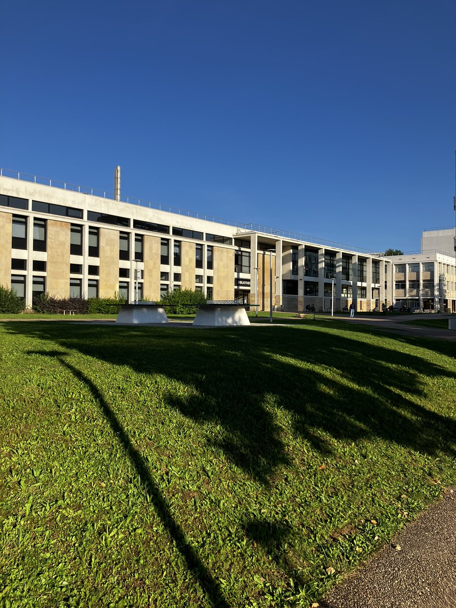 Code_CodeC's tweet image. C’est la rentrée ! Une nouvelle année commence pour les L3 Infocom du @clsh_nancy . #infocom Joie de retrouver le campus ! @Univ_Lorraine