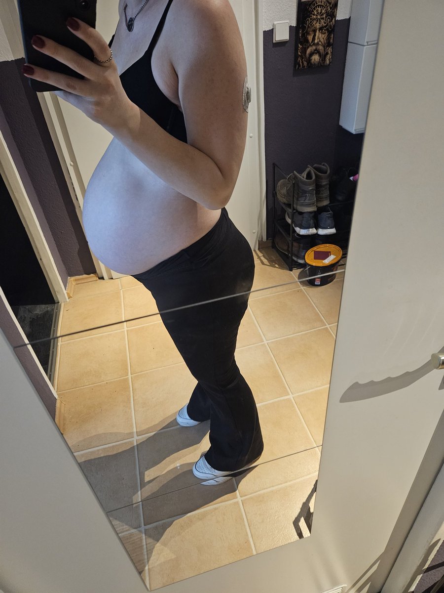 Wo auch immer du noch hinwillst.. in +/- 61 Tagen dürfen wir dich kennenlernen. Du entscheidest, wann du bereit bist, bleib aber bitte noch 5 Wochen in meinem Bauch ❤️