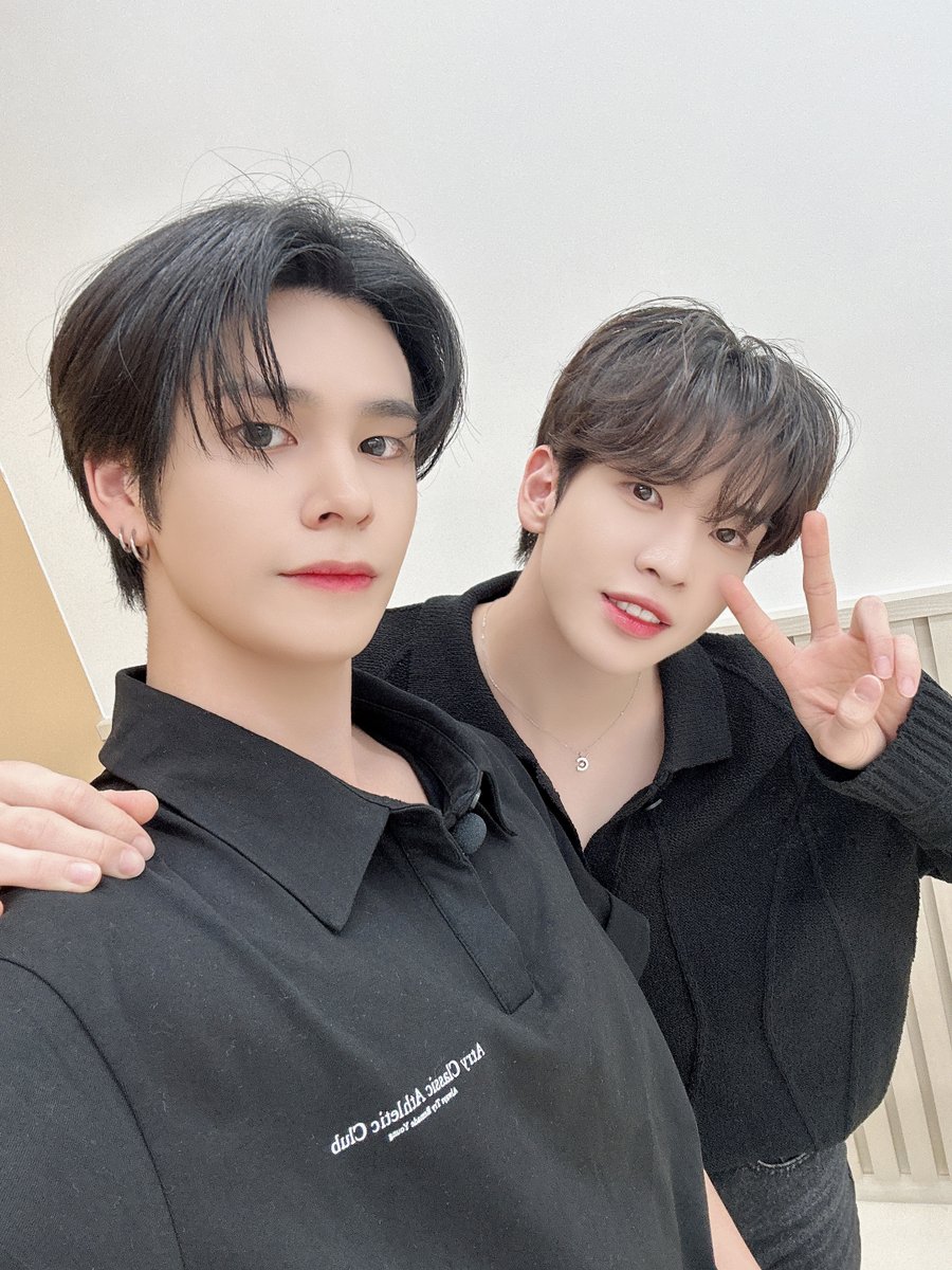 CRAVITYstarship's tweet photo. [📸] 
[for. LUVITY] 크터뷰 #6 세림&amp;앨런 – 𝙎𝙀𝙇𝙁𝙄𝙀 𝙎𝙋𝙊𝙄𝙇𝙀𝙍🤳
⠀
잠시 후 9PM!
크래비티 공식 팬카페에서 함께하세요☀
⠀
#CRAVITY #크래비티
#세림 #앨런
#LUVITY #러비티
#CRAVITY_INTERVIEW #크터뷰 https://t.co/R2qEuvlT0g