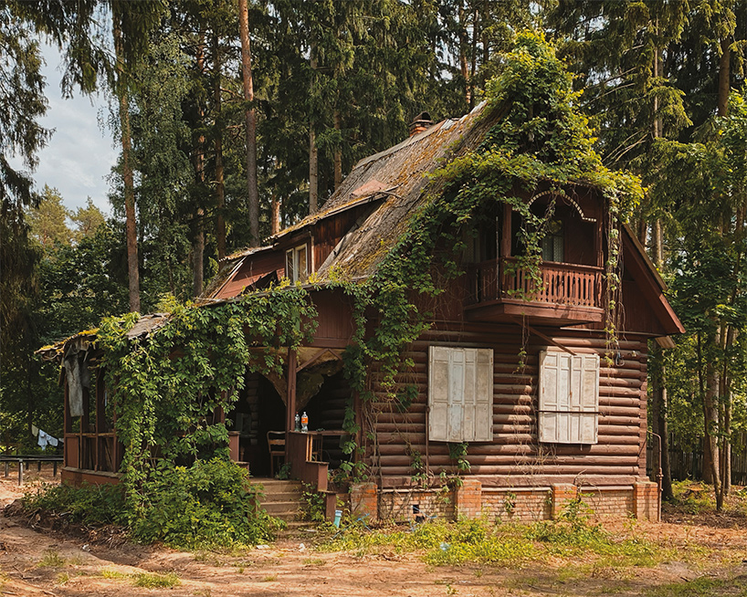 from imperial villas to humble sheds: #dacha #book records a vanishing fairytale #wooden world — published by @FuelPublishing

click below for more! 🏠