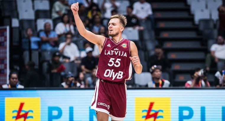 augis04's tweet image. What an incredible tourney for Arturs Zagars.

People say: 'Timing is everything is basketball'

Well, it couldn't have been better for him. Without a contract coming into the World Cup, expect a EuroLeague team to grab this guy now.

14.2 PPG
6.0 AST
57% FG

His game is ELITE