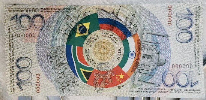 🇷🇺 🇮🇳 🇨🇳 🇧🇷 | The BRICs currency revealed.

Next year (2024), it will have the flags of all other countries part of BRICs +

All members of BRICs will be able to use the currency to trade. For
BRICs countries' travellers/tourists, you will also be able to use it 😉

The next