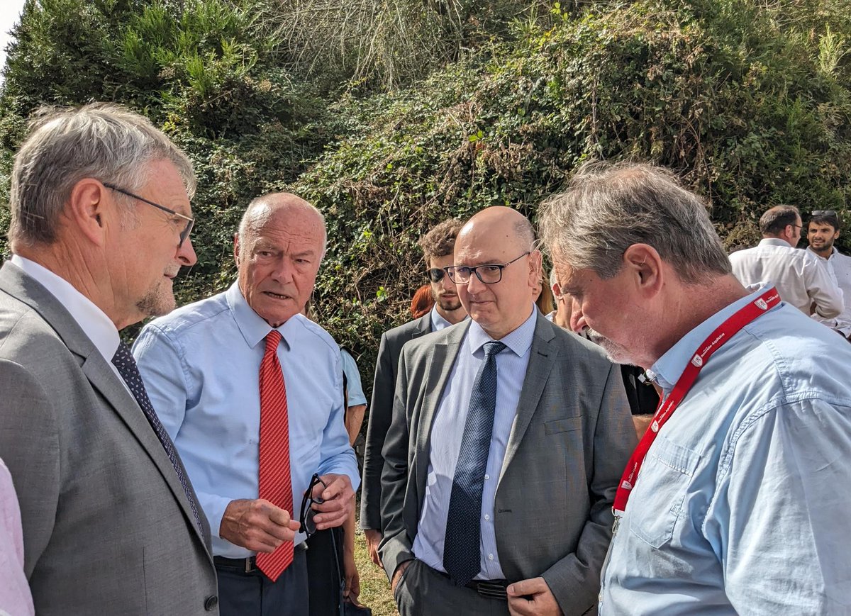 NvelleAquitaine's tweet photo. [#Direct] @al_rousset présent à #TechOvin2023 pour soutenir la filière #Elevage en #NouvelleAquitaine 🐏

💡#BonASavoir : la Région étend son dispositif d'aides à l'installation/reprise d'exploitation : https://t.co/MTuxLnnXSN

#agriculture #TechOvin @Interbevna @Agri_Aquitaine https://t.co/bxRXFsKLhN